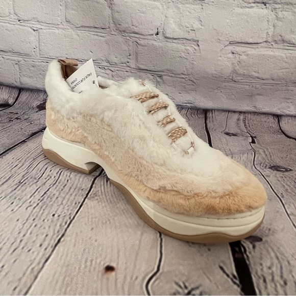 NWT Katy Perry The Fuzz fur low-top sneakers in white/nude 7 1/2 - Picture 4 of 8
